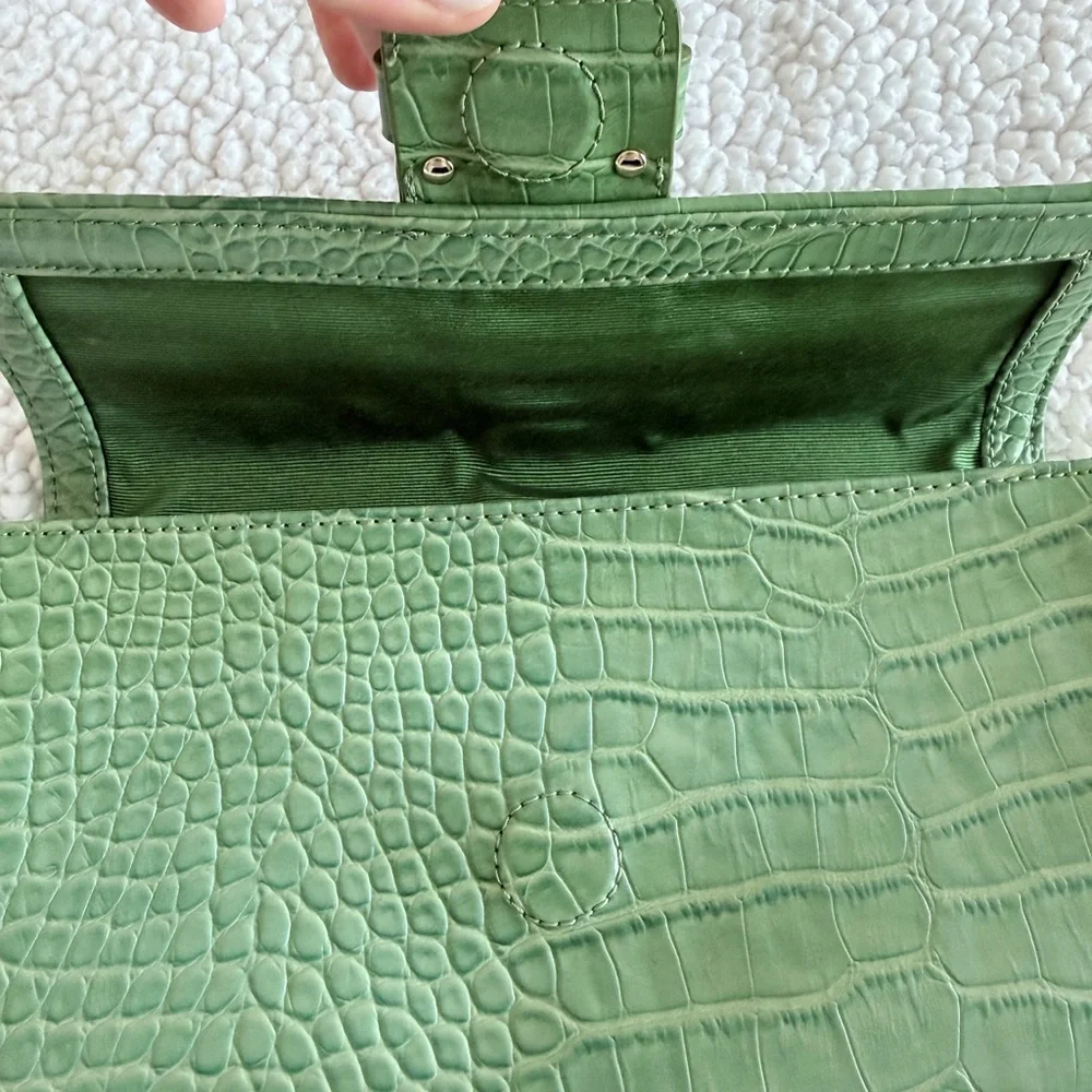 Green Crocodile (look)-Embossed Clutch - Picture 3 of 7